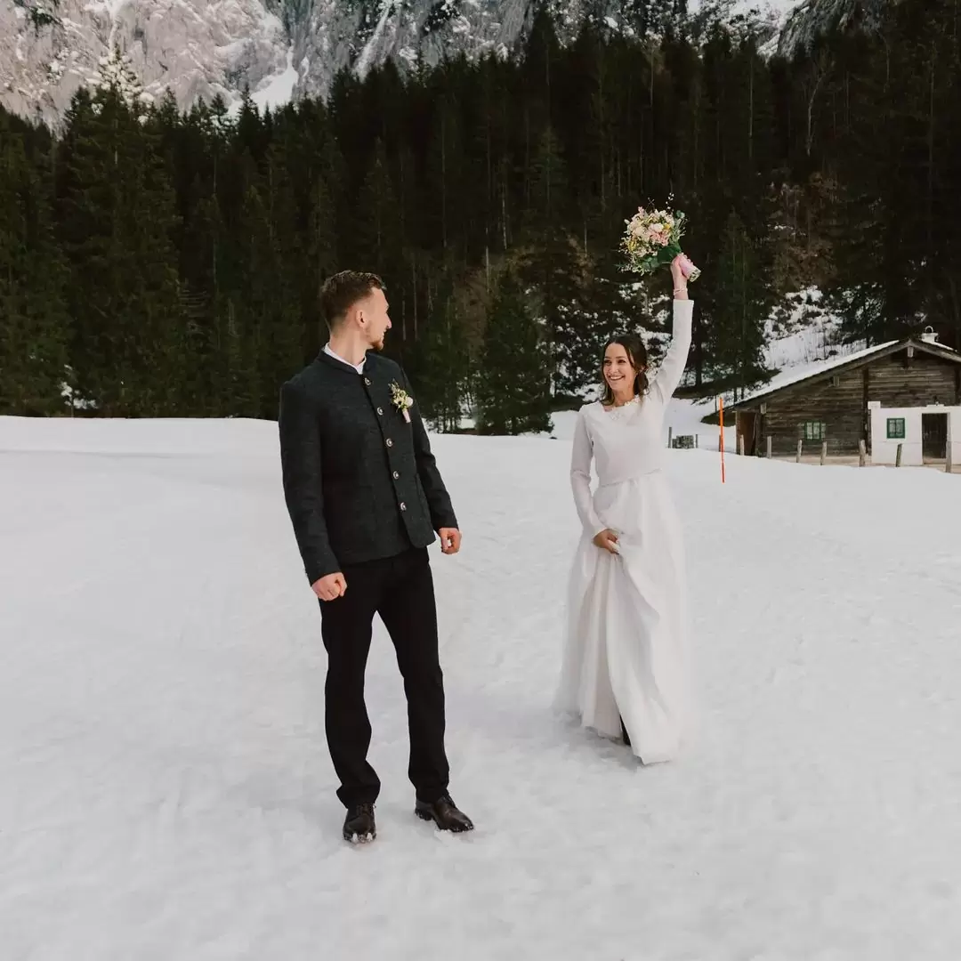 Картинка. Зимняя свадьба в горах.