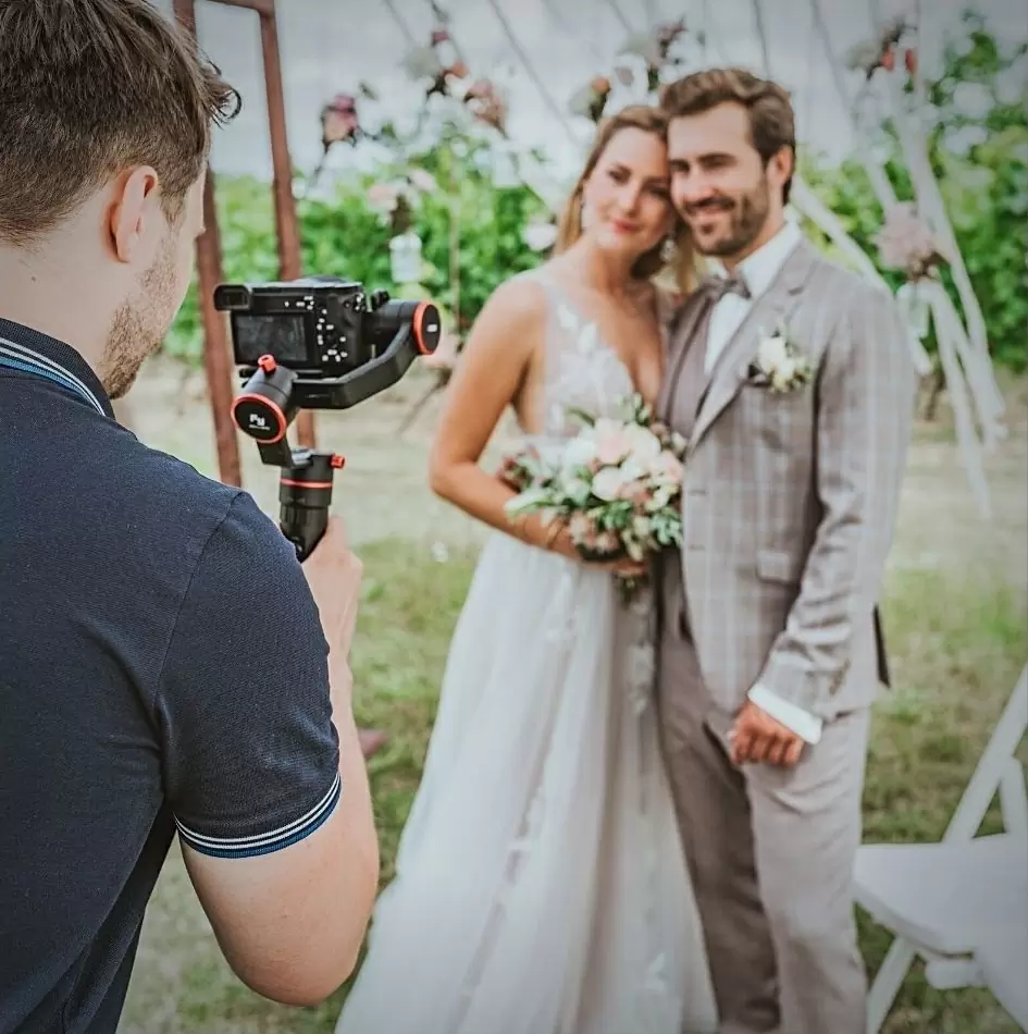Фото. Как выбрать видеографа на свадьбу: практические советы_05.jpg