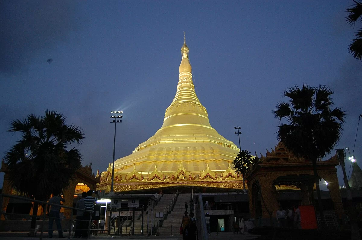 Pagoda_at_Mumbai Sajeevkumarc.jpg