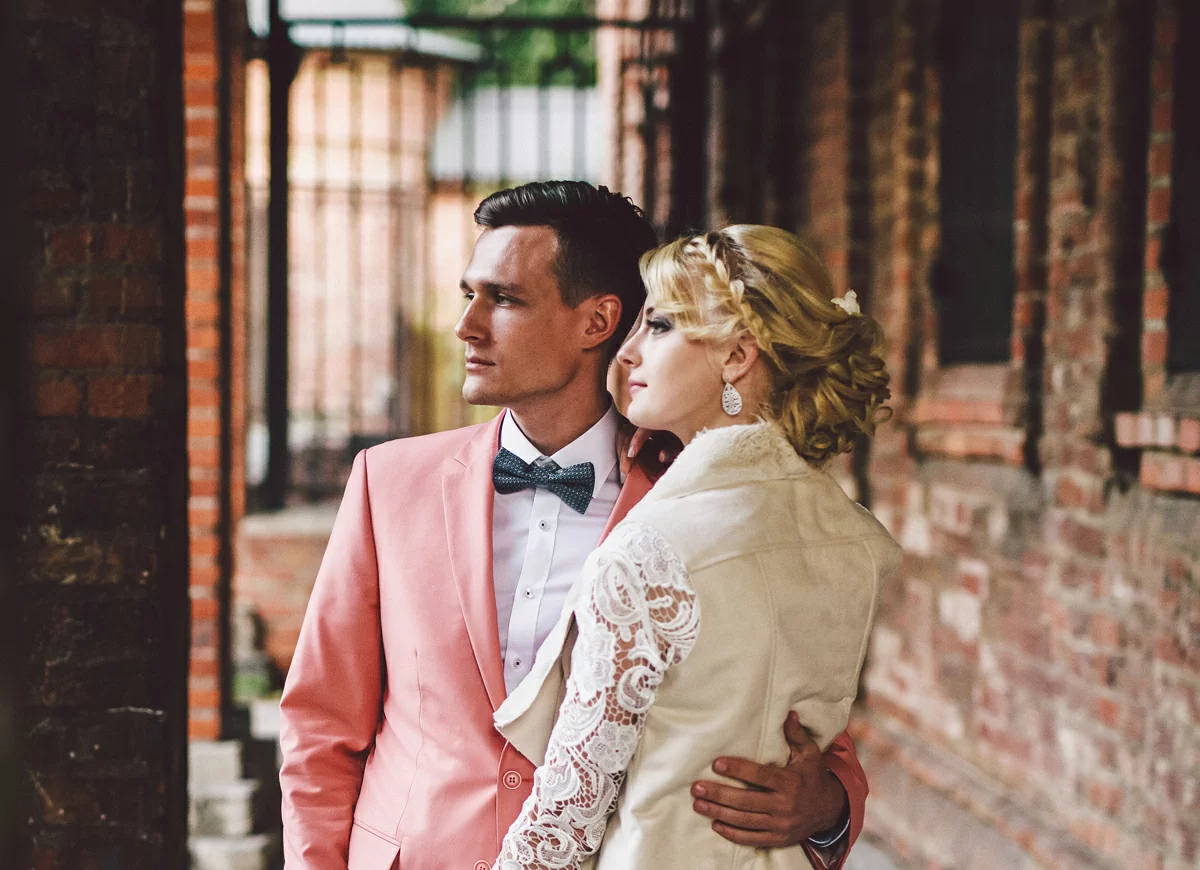реальные-свадьбы-Анна-и-Андрей-свадьба-в-стиле-рустик-образ-невесты-прическа.jpg