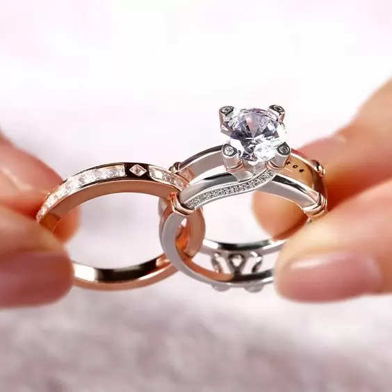 Свадебные кольца с циркониями и бриллиантами