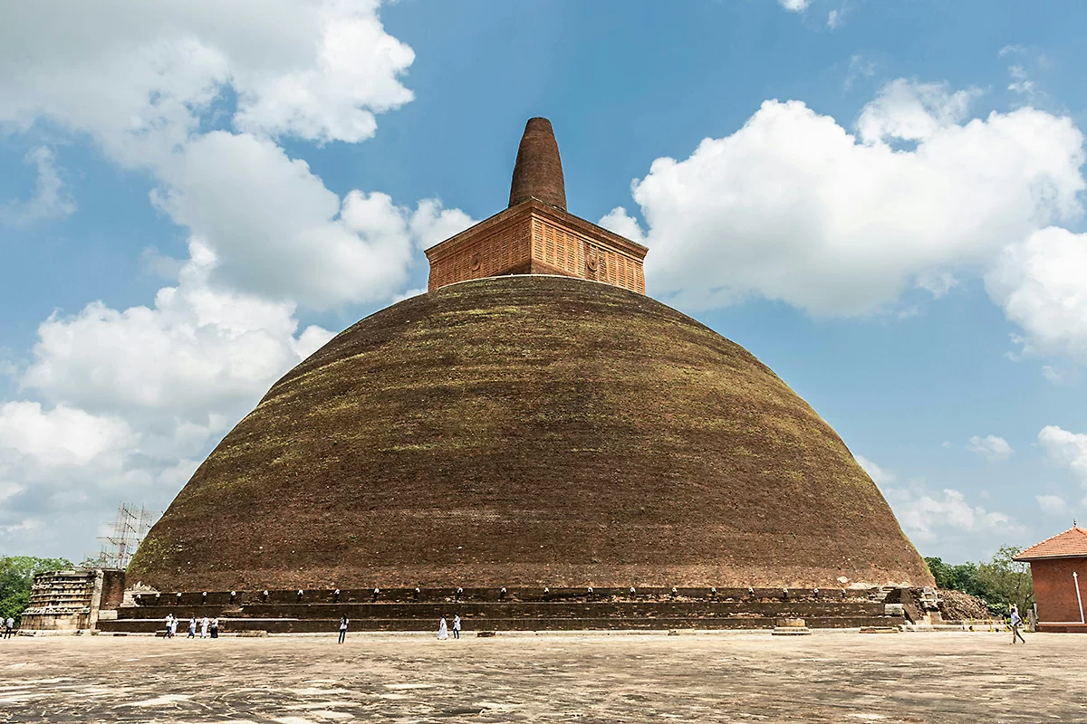 Abayagiriya-Stupa.jpg