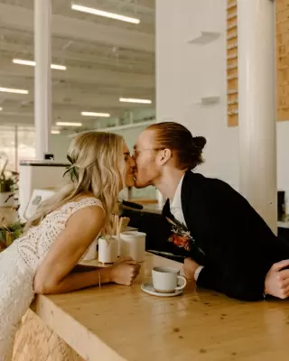 Терпкая и нежная: свадьба в кофейном стиле