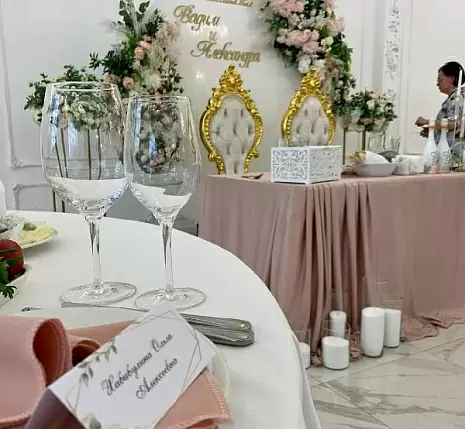 Фото magenta wedding decor