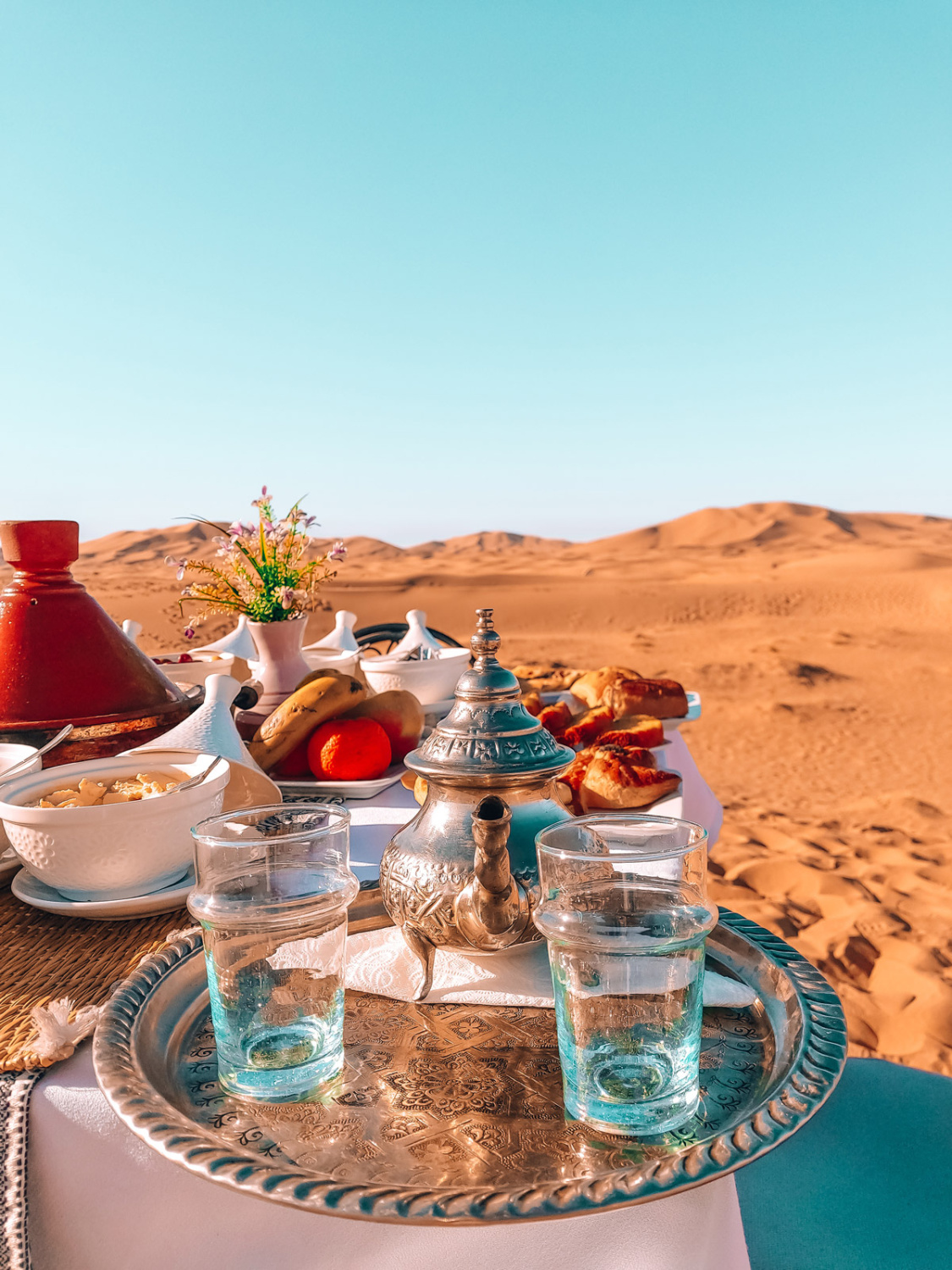 романтический-ужин-в-пустыне-Дубаи.jpg