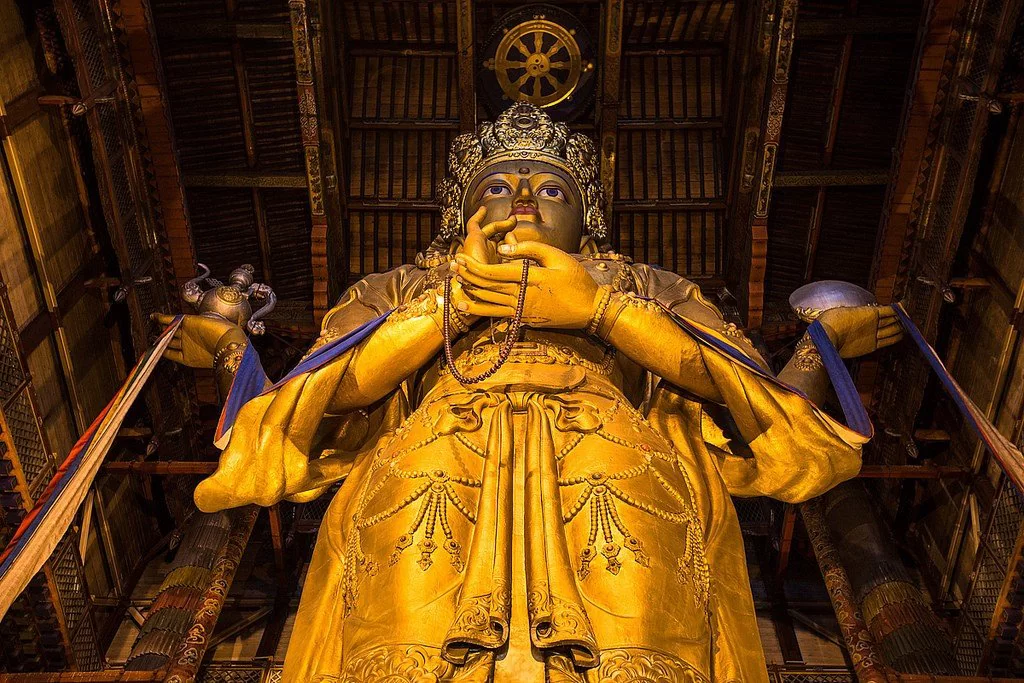 Статуя-Будды-в-храме-Гандам-путешествия без виз Монголия.png
