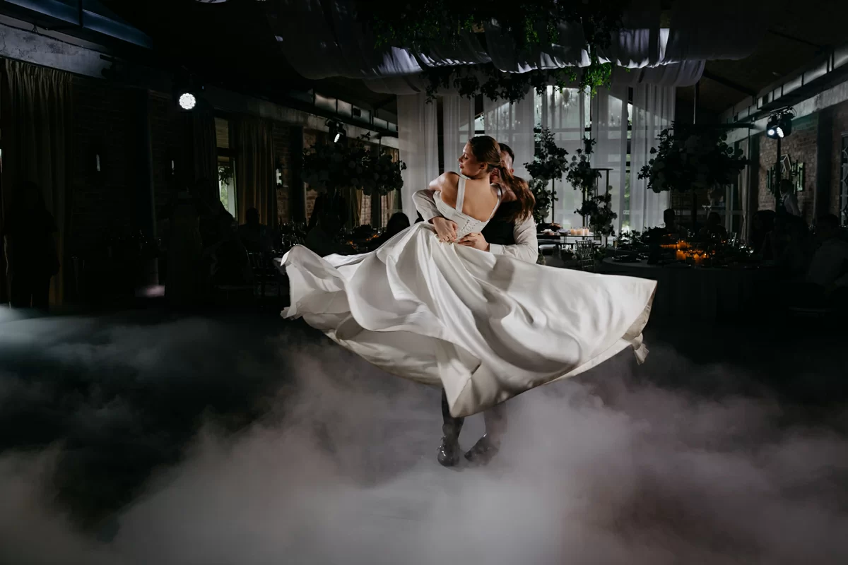 Реальные-свадьбы-Никита-и-Алина-танец-жениха-и-невесты.jpg